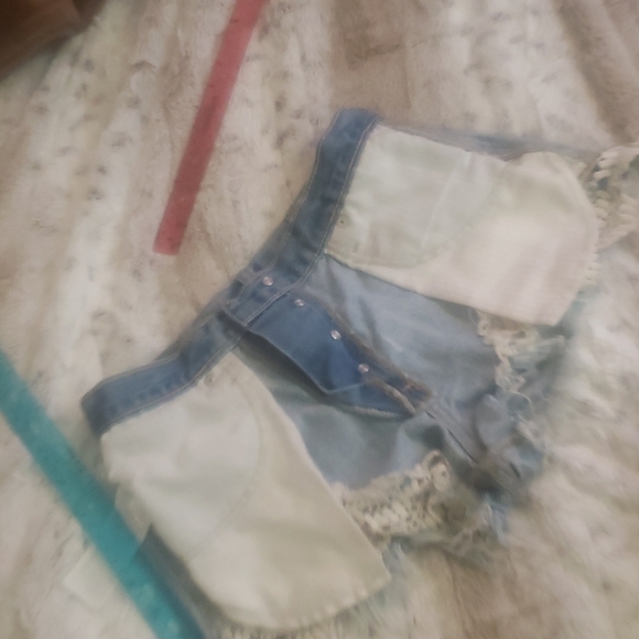 Abercrombie&Fitch Festival shorts, High rise, Size 00 - Picture 9 of 9